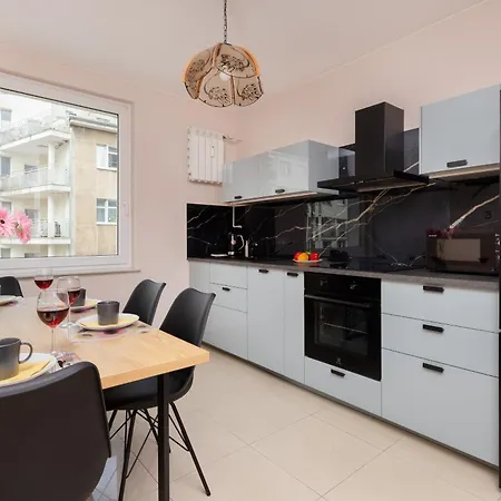 In Centre Starowiejska By Renters Apartament